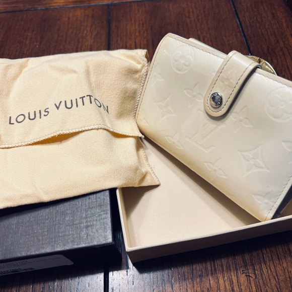 Authentic Louis Vuitton Vernis French Purse Wallet Perle - Picture 1 of 3